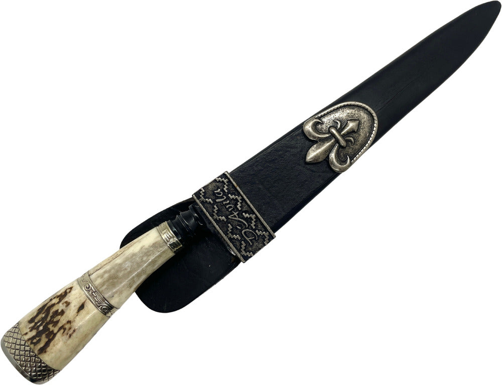 Faca Gaúcha integral 8'' em aço carbono, cabo em chifre de cervo com anel. brutforj fosfatizado